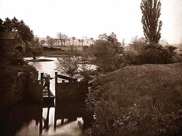 "The Old Lock at Welford", Photogravure, 1892 wallpaper