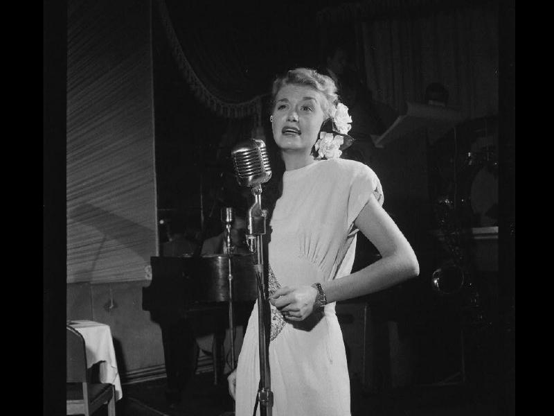 June Christy at the Club Troubadour, New York, N.Y., ca. Sept. 1947 wallpaper