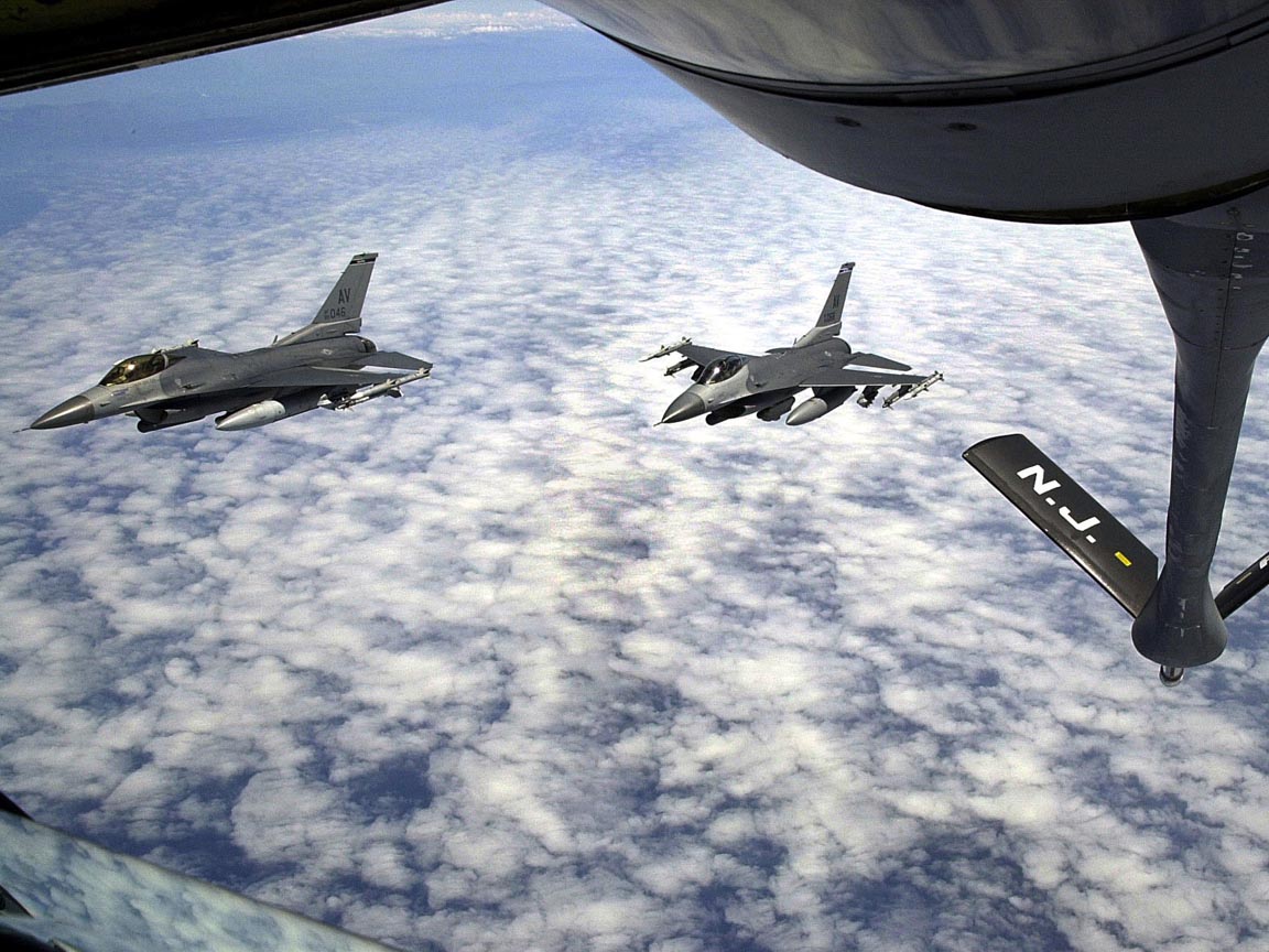 F16's Just Done Refueling wallpaper