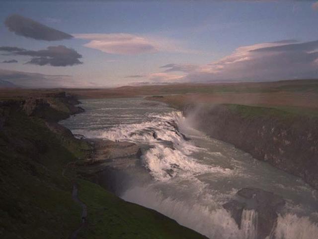 Huge Waterfall in Iceland wallpaper